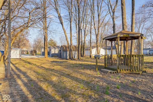 view of yard with an outbuilding and a storage unit