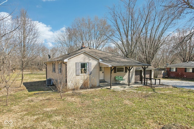 view of front facade with cooling unit and a front yard