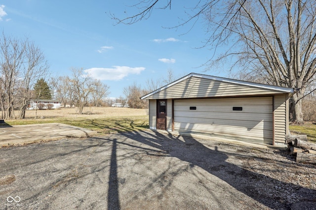 view of detached garage