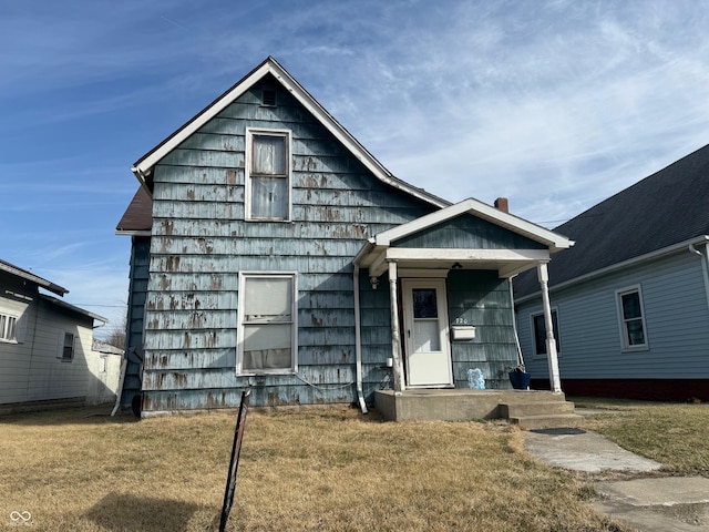 view of front of property with a front yard