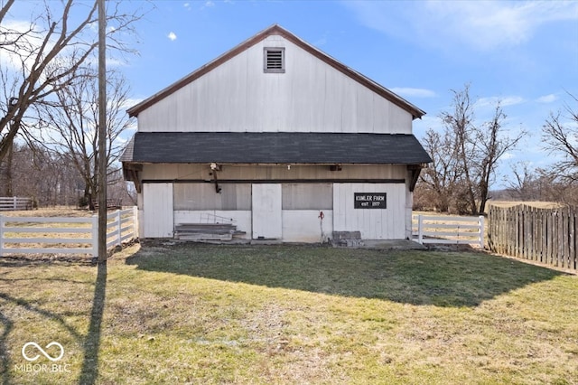 view of outdoor structure featuring an outbuilding and fence