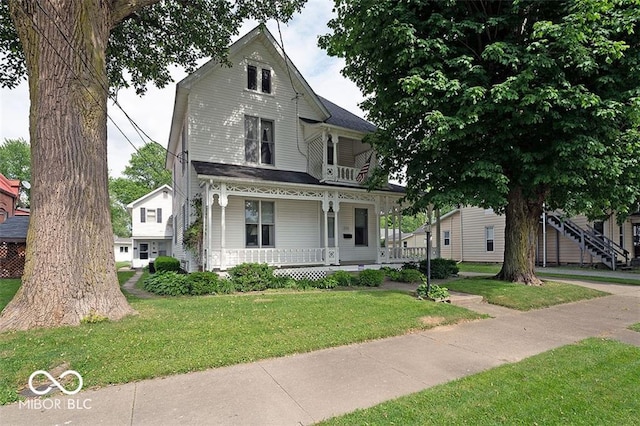 view of front of property featuring covered porch and a front yard