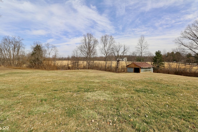 view of yard featuring an outbuilding, a rural view, and a pole building