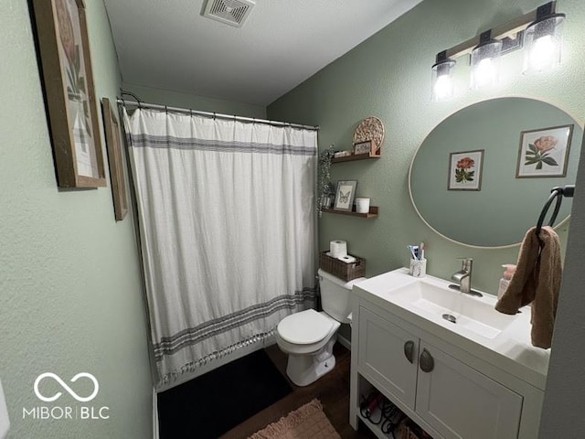 full bath with visible vents, toilet, a shower with curtain, vanity, and a textured wall