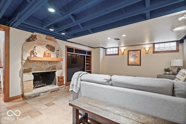 living area featuring recessed lighting, a fireplace, and baseboards