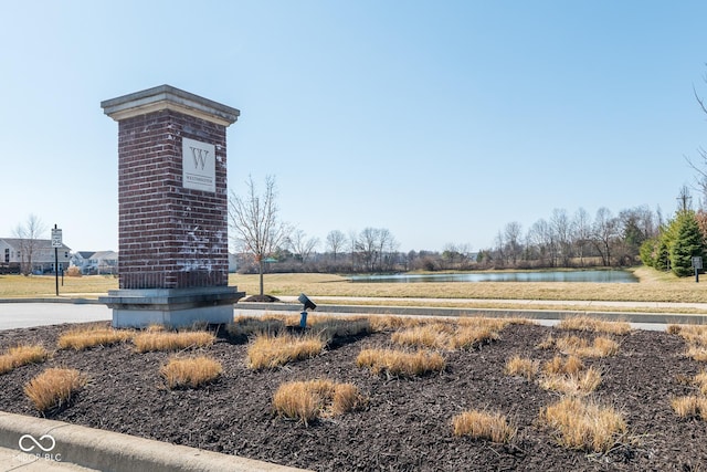 view of property's community featuring a water view