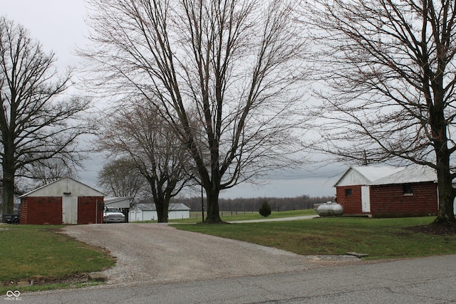 view of street featuring gravel driveway