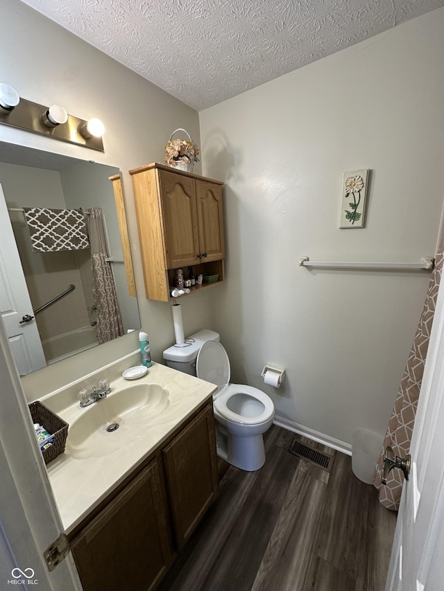 bathroom featuring a shower with shower curtain, wood finished floors, visible vents, a textured ceiling, and toilet