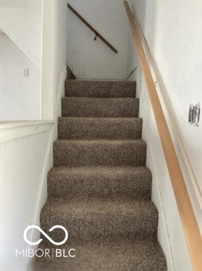 635 W Pearl St, Union City, IN 47390 - view of staircase
