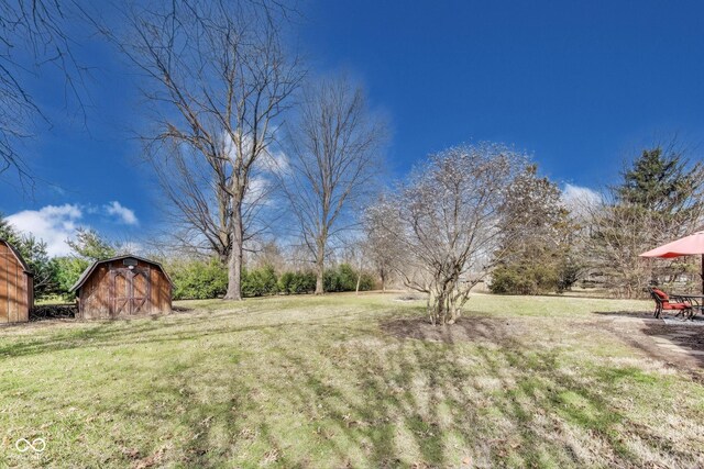 7152 Sandalwood Dr, Avon, IN 46123 - view of yard featuring an outdoor structure and a shed