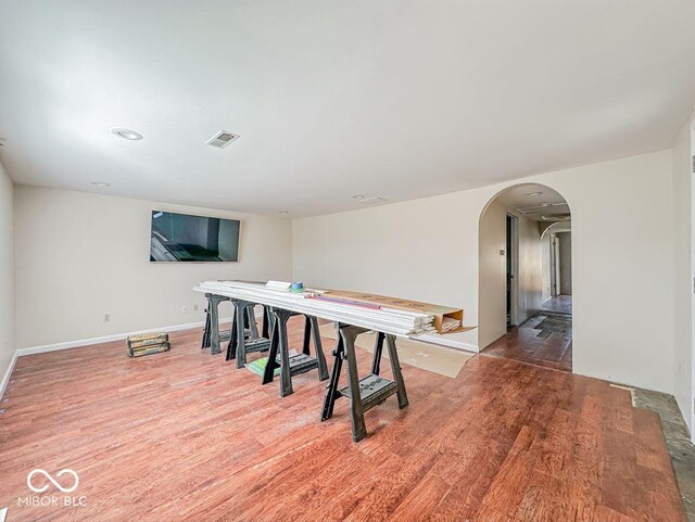 dining space with baseboards, visible vents, arched walkways, and light wood-type flooring