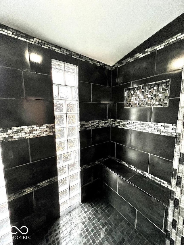 511 N Clark St, Lebanon, IN 46052 - full bath with tiled shower