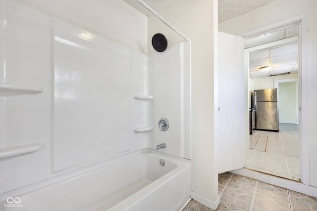 1039 S Ohio St, Martinsville, IN 46151 - full bathroom featuring baseboards and shower / bathtub combination
