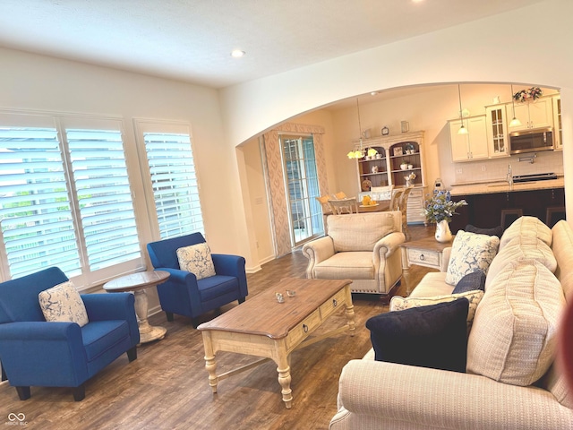 1521 Avondale Dr, Westfield, IN 46074 - living room with arched walkways, wood finished floors, plenty of natural light, and recessed lighting