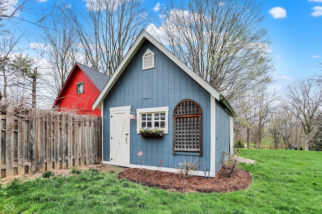 450 W Ash St, Zionsville, IN 46077 - view of outdoor structure featuring fence and an outbuilding