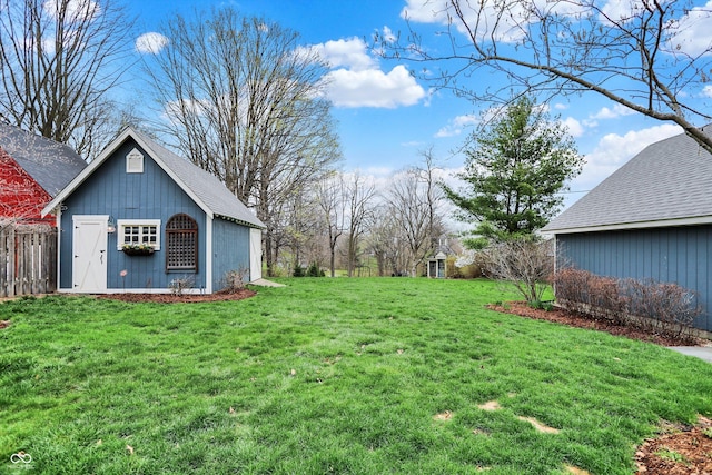450 W Ash St, Zionsville, IN 46077 - view of yard featuring an outbuilding and fence