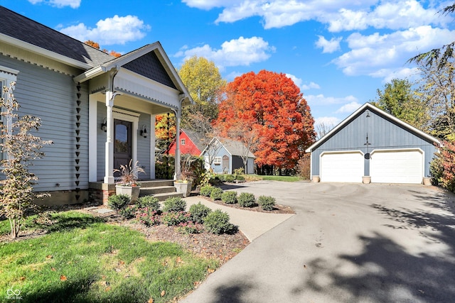450 W Ash St, Zionsville, IN 46077 - view of side of home featuring a detached garage