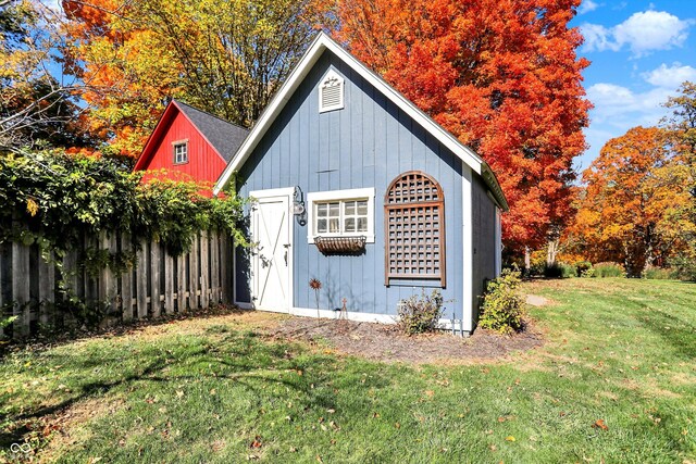 450 W Ash St, Zionsville, IN 46077 - view of outdoor structure featuring an outbuilding and fence