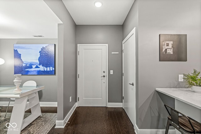 622 E 10th St Unit 206, Indianapolis, IN 46202 - foyer entrance with wood finished floors and baseboards