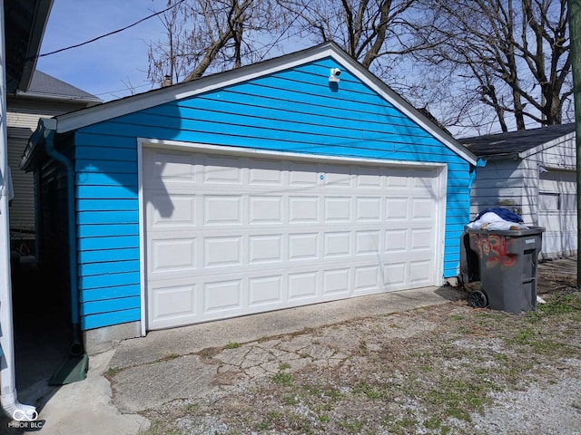 view of detached garage