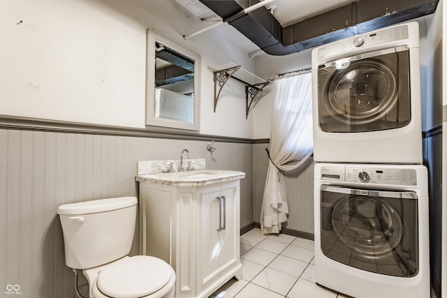 7859 N Chester Ave, Indianapolis, IN 46240 - washroom featuring stacked washer / dryer, wainscoting, light tile patterned floors, and bar with sink