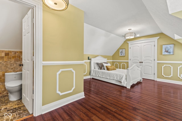10821 Club Point Dr, Fishers, IN 46037 - bedroom featuring lofted ceiling, baseboards, ensuite bath, a closet, and wood finished floors