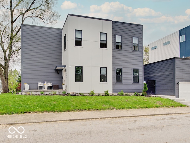 view of front facade with a front yard