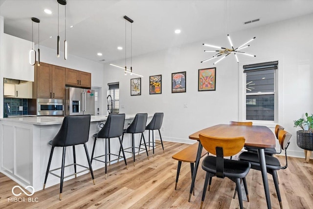 dining space featuring visible vents, recessed lighting, light wood-style flooring, and baseboards