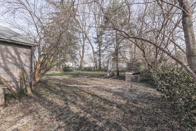 5110 Chelsea Rd, Indianapolis, IN 46241 - view of yard with fence