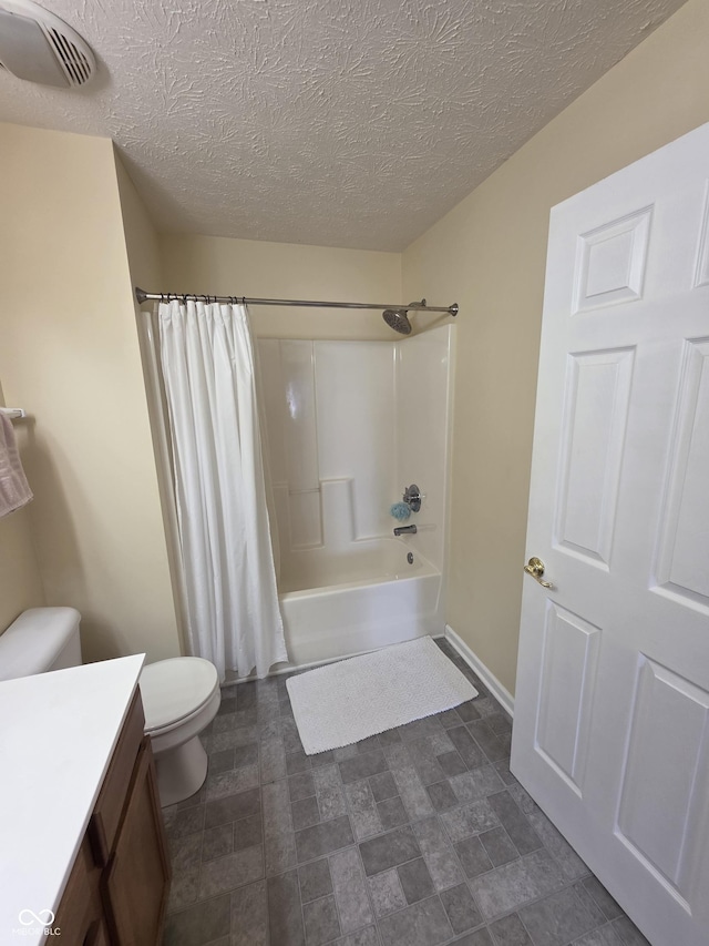 8160 Shores Edge Way, Indianapolis, IN 46237 - bathroom featuring toilet, vanity, shower / bath combo with shower curtain, and a textured ceiling