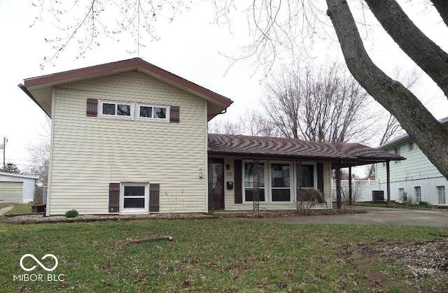 split level home featuring a front lawn