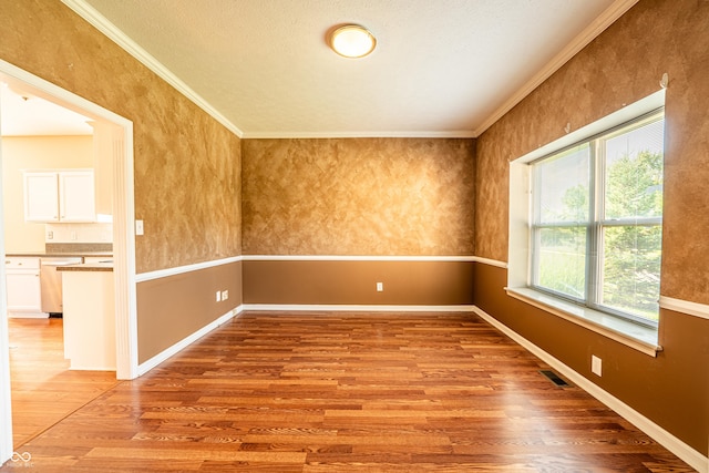 11229 Echo Ridge Ln, Indianapolis, IN 46236 - spare room featuring plenty of natural light, light wood-style flooring, and ornamental molding