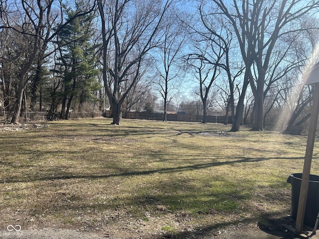 3817 N Sheridan Ave, Indianapolis, IN 46226 - view of yard with fence