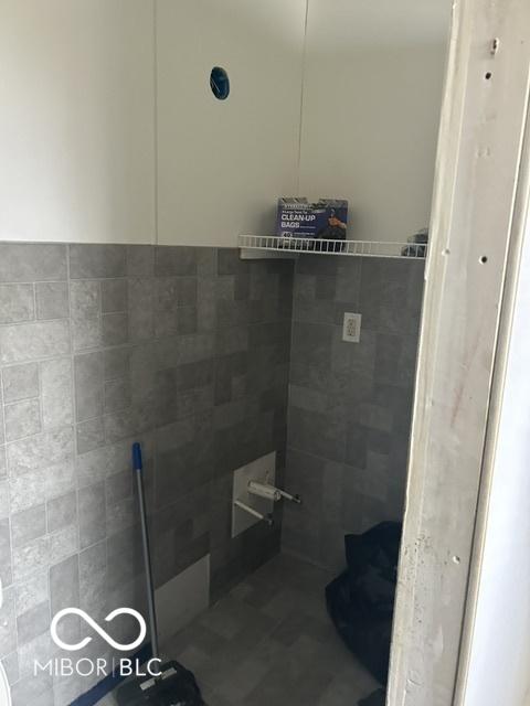 3817 N Sheridan Ave, Indianapolis, IN 46226 - view of bathroom