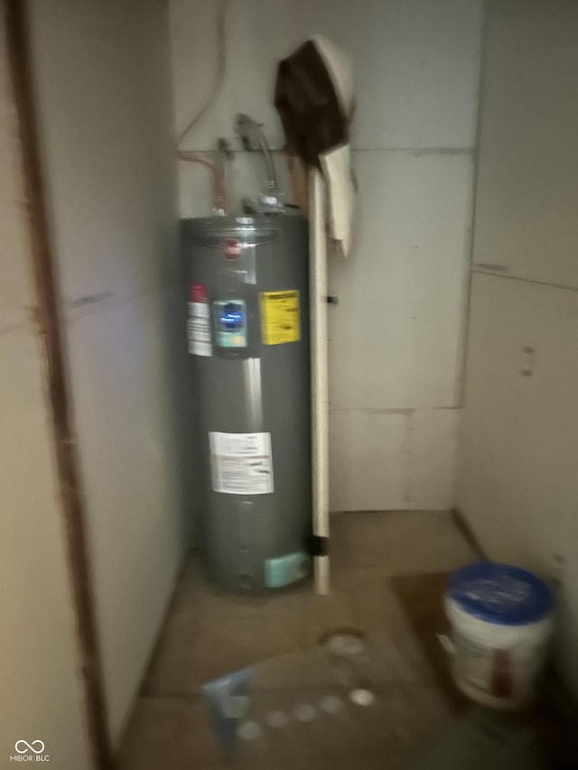 3817 N Sheridan Ave, Indianapolis, IN 46226 - utilities featuring water heater