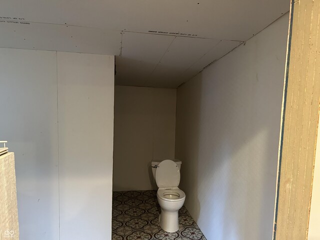 3817 N Sheridan Ave, Indianapolis, IN 46226 - bathroom with toilet