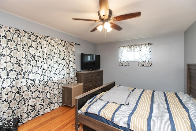 817 Shadowlawn Ave, Greencastle, IN 46135 - bedroom featuring a ceiling fan and wood finished floors