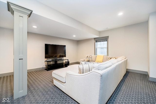 living area featuring recessed lighting, carpet flooring, and baseboards