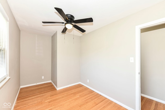 unfurnished room featuring light wood-style flooring, baseboards, and a ceiling fan