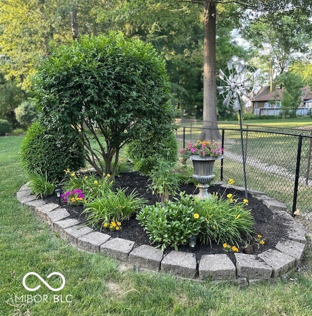 6820 W Forest Brook Dr, Fountaintown, IN 46130 - view of yard