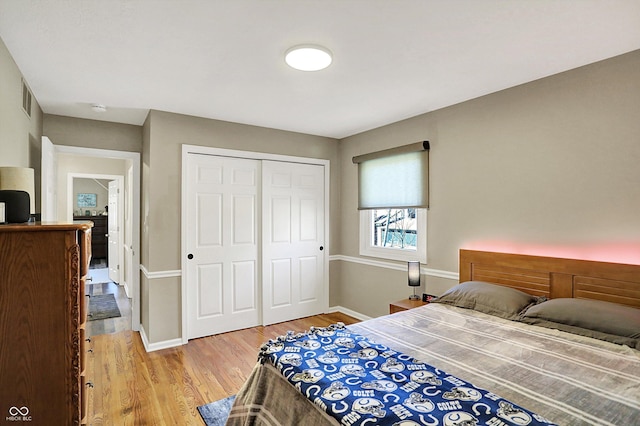 6820 W Forest Brook Dr, Fountaintown, IN 46130 - bedroom featuring light wood-style flooring, a closet, and baseboards