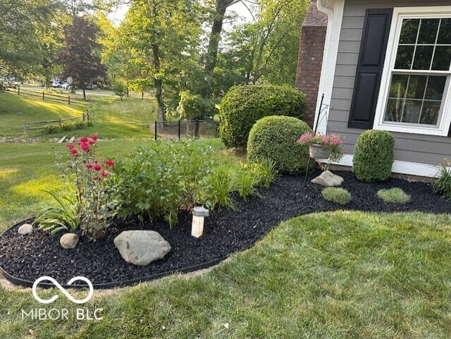 6820 W Forest Brook Dr, Fountaintown, IN 46130 - view of yard