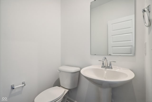 bathroom featuring toilet and a sink
