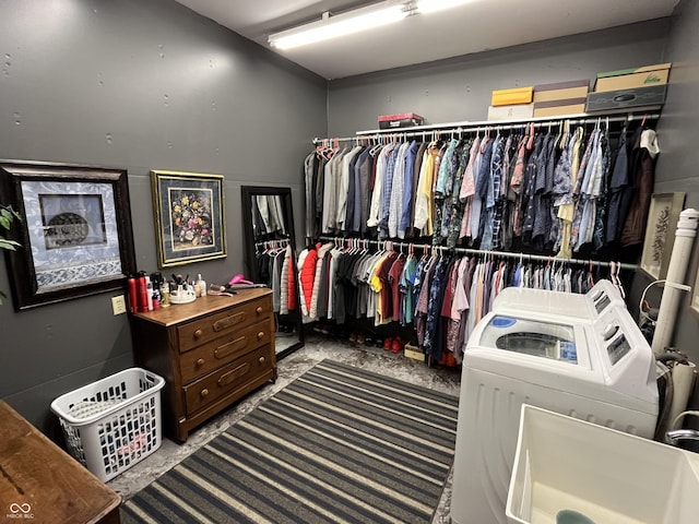 walk in closet with a sink and washer and dryer