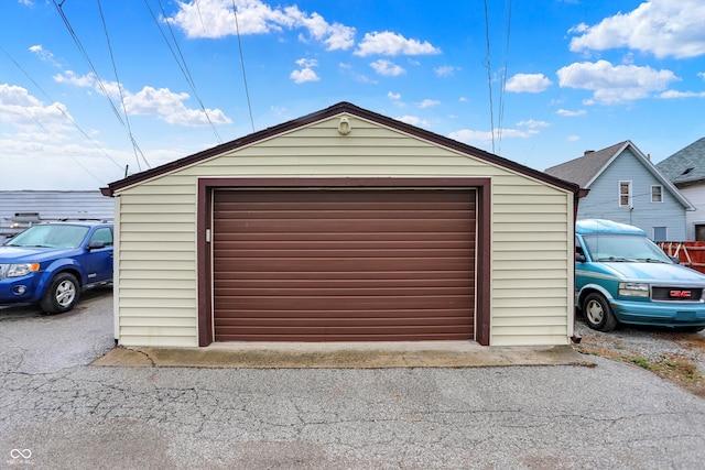 view of detached garage