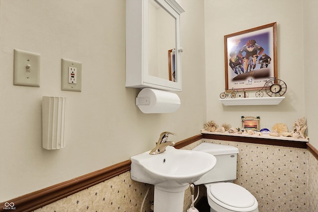 bathroom featuring toilet