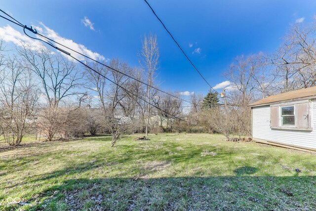 7906 E 21st St, Indianapolis, IN 46219 - view of yard