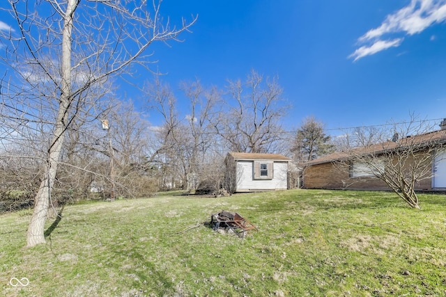 7906 E 21st St, Indianapolis, IN 46219 - view of yard featuring an outbuilding