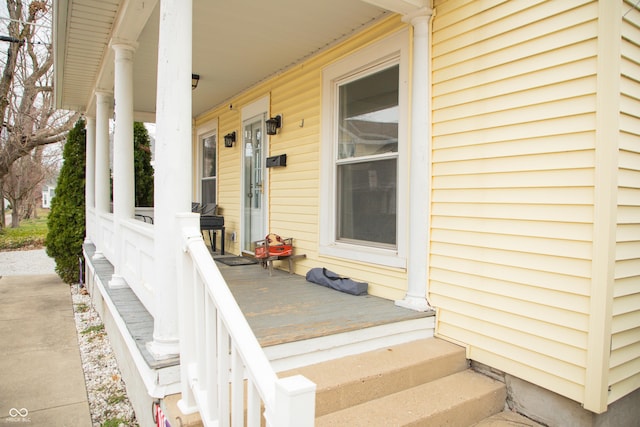 property entrance featuring covered porch