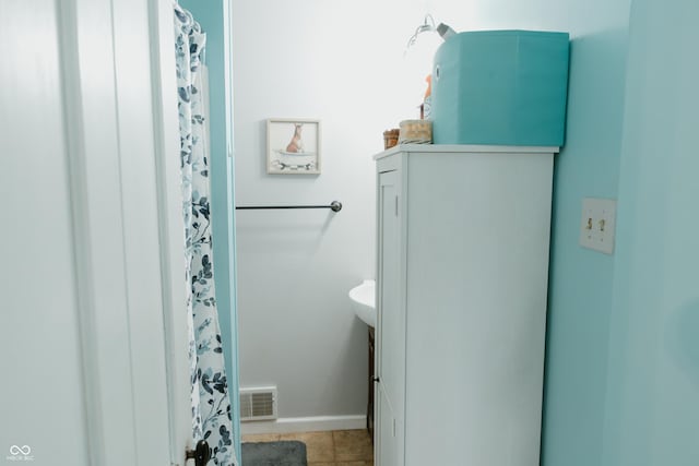full bathroom with baseboards, visible vents, tile patterned flooring, and curtained shower